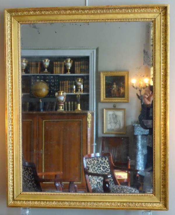 Miroir en bois doré feuille d'or et glace au mercure, époque Empire - 88cm x 72cm