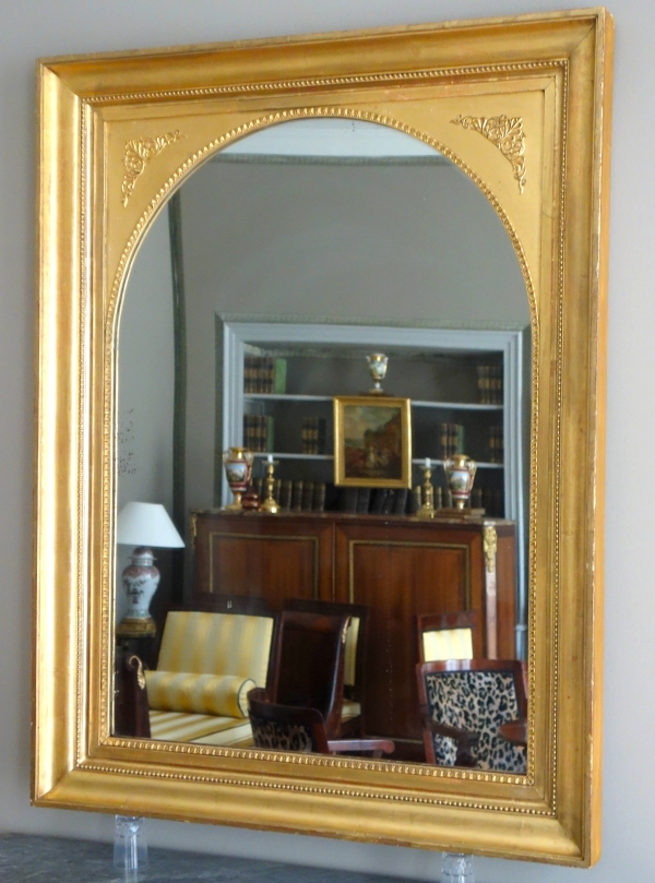 Miroir d'époque Empire Restauration à vue arrondie, bois doré glace au mercure - 89cm x 116cm