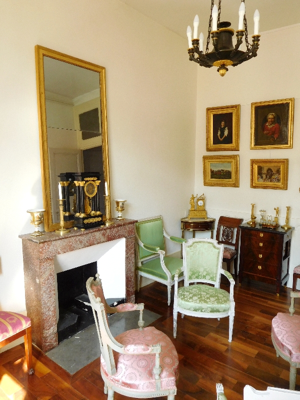 Miroir d'entre deux ou trumeau d'époque Louis XVI, bois doré à la feuille d'or, glace au mercure