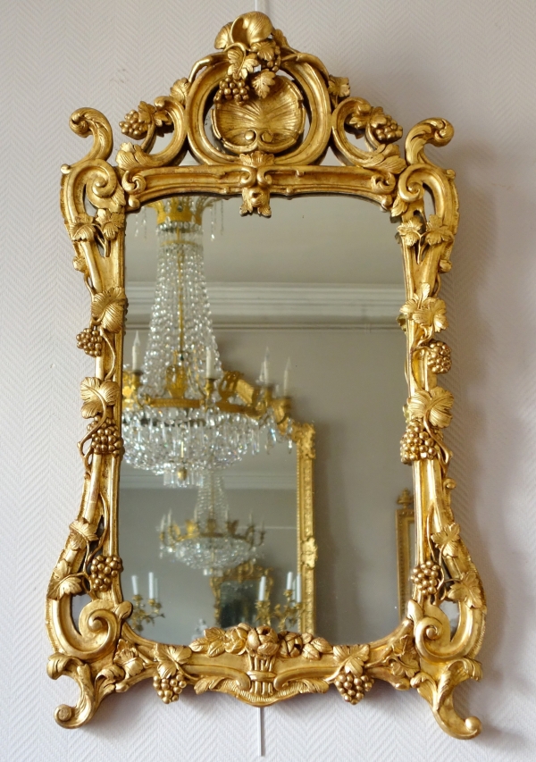 Miroir d'entre-deux en bois doré, glace au mercure, travail Provencal d'époque Louis XV Transition