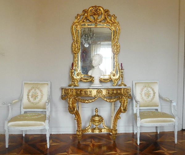 Grand miroir à parecloses en bois doré, glace au mercure, époque Louis XV Transition