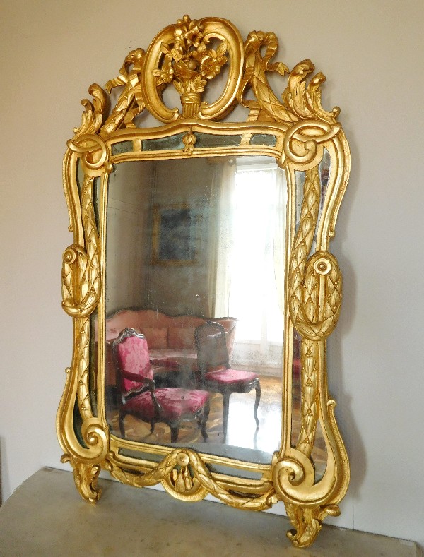 Grand miroir à parecloses en bois doré, glace au mercure, époque Louis XV Transition