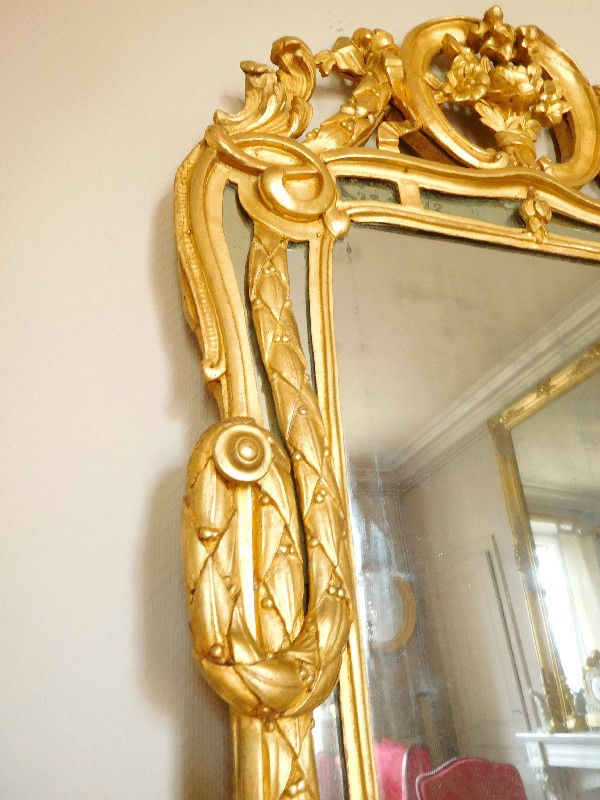 Grand miroir à parecloses en bois doré, glace au mercure, époque Louis XV Transition