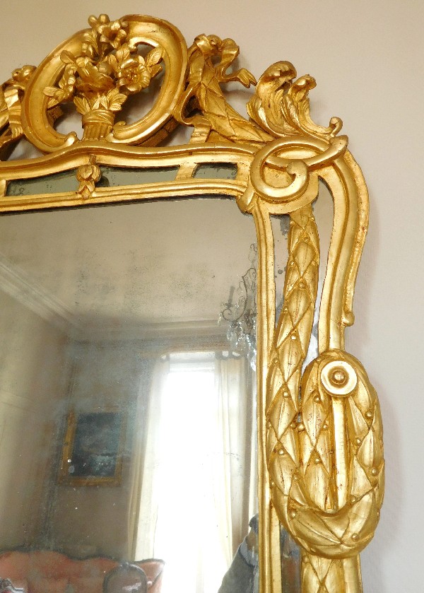 Grand miroir à parecloses en bois doré, glace au mercure, époque Louis XV Transition