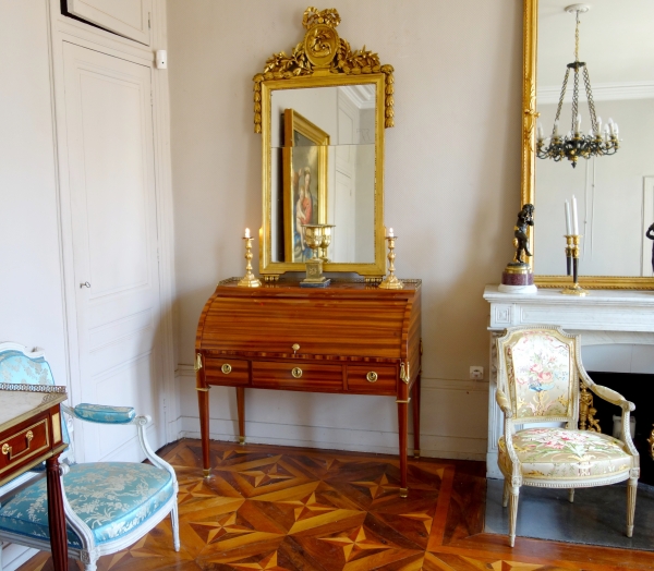 Grand miroir en bois doré d'époque Louis XVI aux fables de La Fontaine