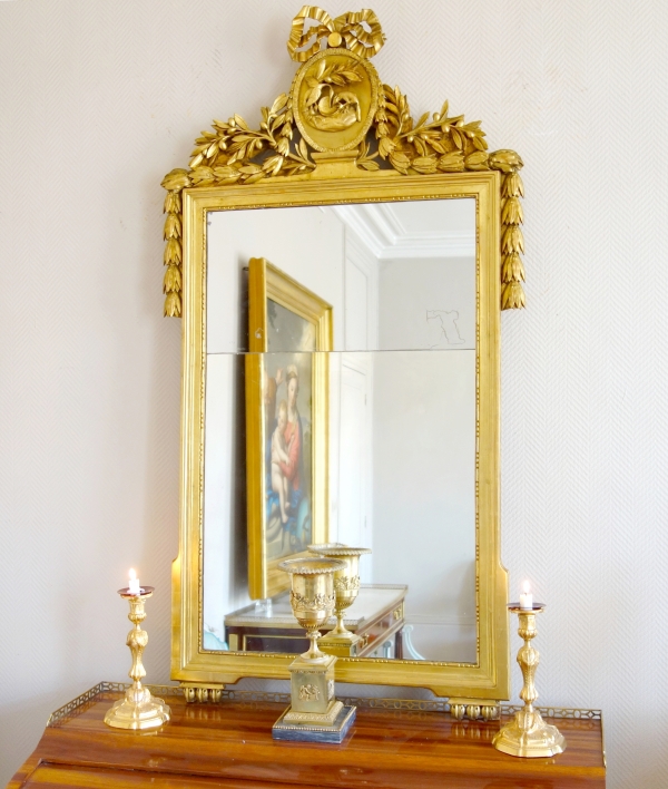 Grand miroir en bois doré d'époque Louis XVI aux fables de La Fontaine