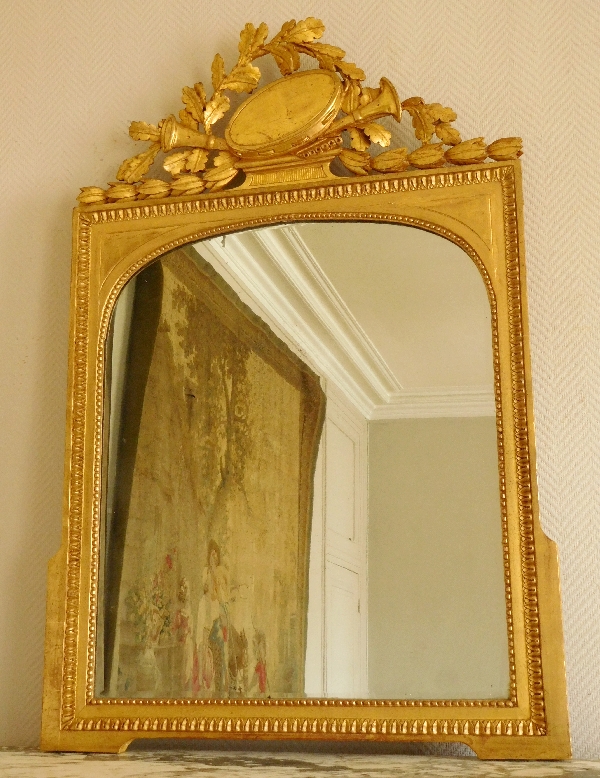 Miroir d'époque Louis XVI en bois doré au tambourin - glace au mercure biseautée 74cm x 108cm