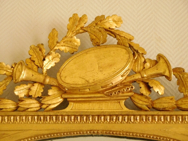 Miroir d'époque Louis XVI en bois doré au tambourin - glace au mercure biseautée 74cm x 108cm