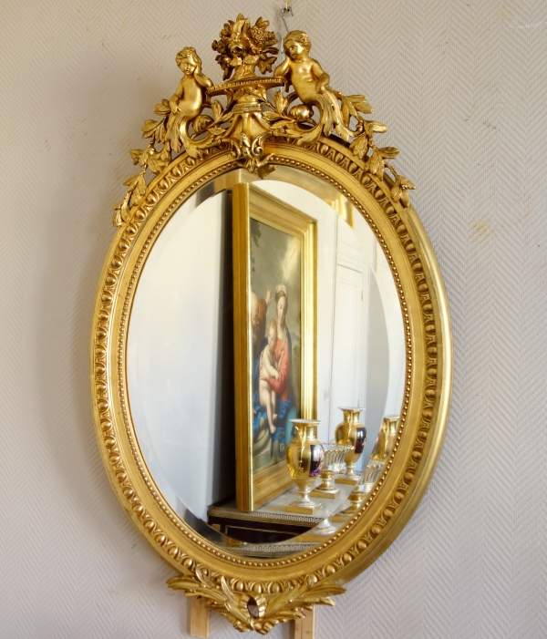 Miroir ovale de style Louis XVI en bois doré, époque Napoléon III - 71cm x 111cm