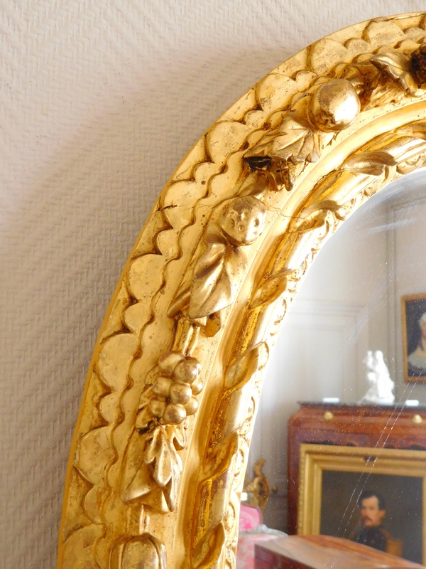 17th century ovale mirror, sculpted and gilt wood frame, Louis XIII period