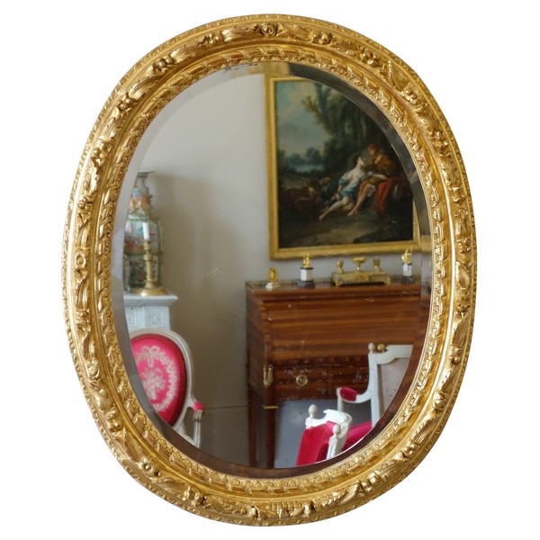 Grand miroir ovale d'époque Louis XIII milieu XVIIe siècle, bois sculpté et doré 95cm x 80cm