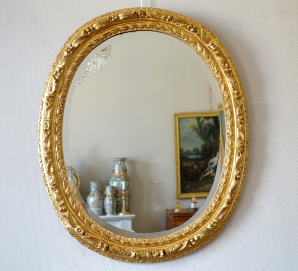 17th century oval mirror, sculpted and gilt wood frame, Louis XIII period - 95cm x 80cm