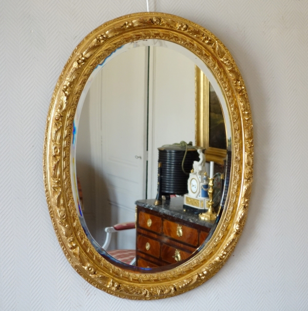 17th century oval mirror, sculpted and gilt wood frame, Louis XIII period - 95cm x 80cm