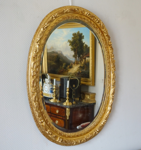 17th century oval mirror, sculpted and gilt wood frame, Louis XIII period - 95cm x 80cm
