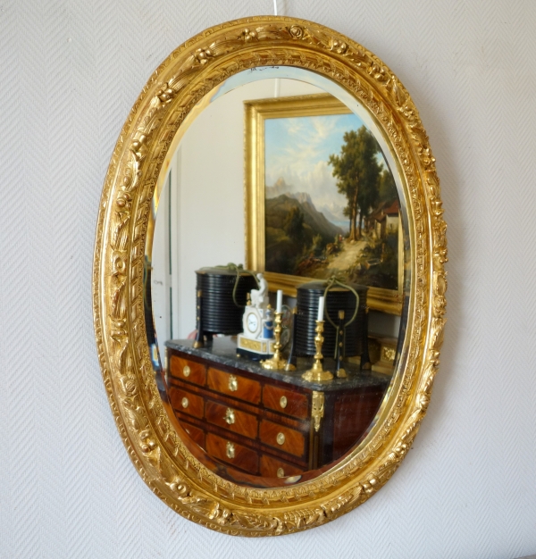 17th century oval mirror, sculpted and gilt wood frame, Louis XIII period - 95cm x 80cm