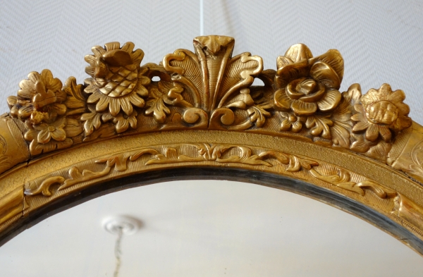 Grand miroir ovale d'époque Louis XIV fin XVIIe siècle, bois sculpté et doré 98cm x 80cm