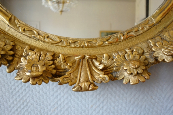 17th century oval mirror, sculpted and gilt wood frame, Louis XIII period - 98cm x 80cm