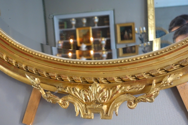Grand miroir ovale allongé de style Louis XVI en bois doré, époque Napoléon III - 96cm x 91cm