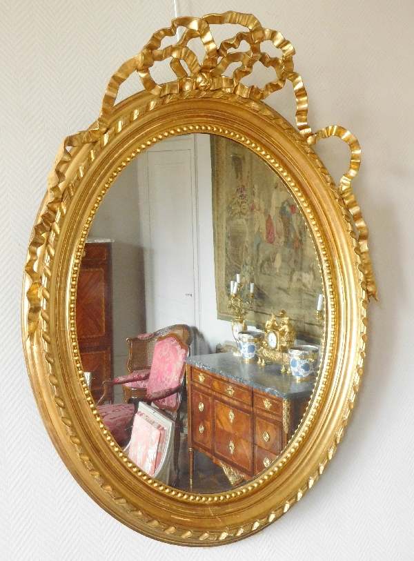 Miroir ovale de style Louis XVI en bois doré, glace au mercure - 86cm x 112cm