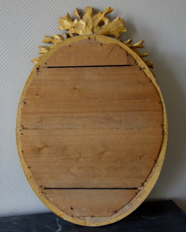 Miroir ovale en bois doré à la feuille d'or d'époque Napoleon III - 81cm x 55cm