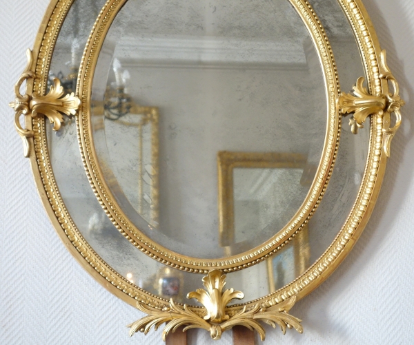 Miroir ovale à parecloses en bois doré, glaces au mercure, époque Napoleon III