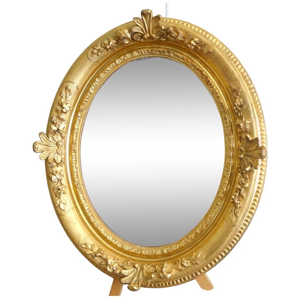 Miroir ovale de style Louis XIV, bois doré à la feuille d'or, glace biseautée - 58,5cm x 68cm