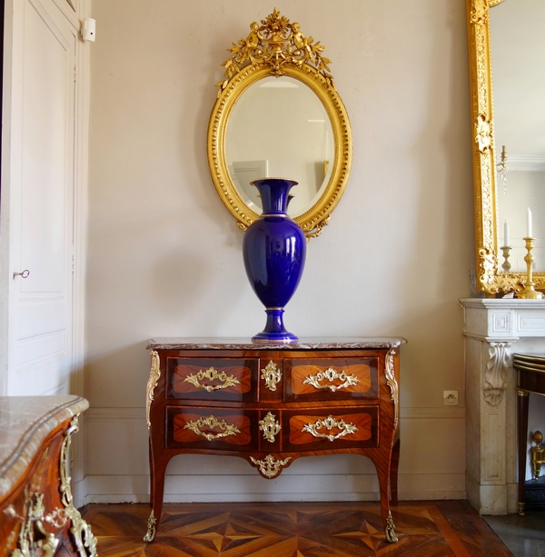 Louis XVI style gilt wood oval mirror decorated with putti, 19th century