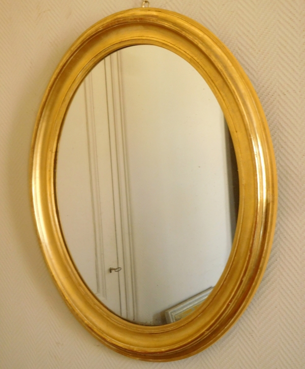 Miroir ovale en bois doré à la feuille d'or, glace au mercure, d'époque XIXe - 80cm x 67cm