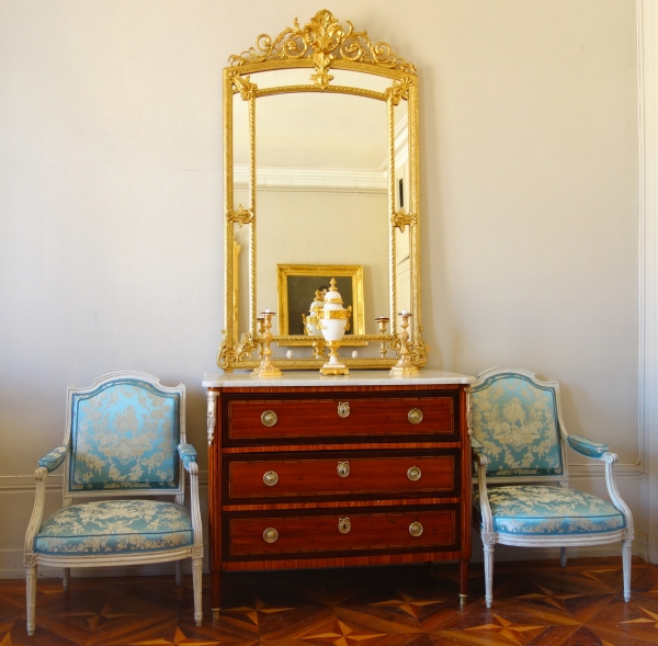 Miroir de cheminée à poser à parecloses en bois doré, époque Napoléon III - 101cm x 172cm