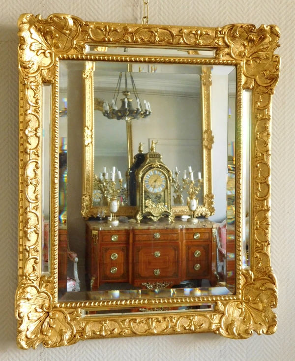 Miroir à pare-closes en bois doré d'époque Louis XIV, glace au mercure