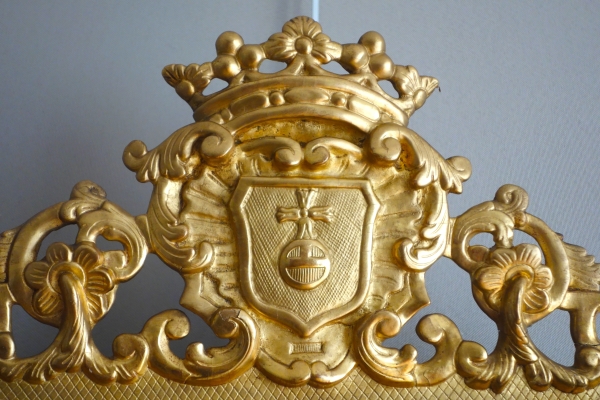Miroir à pare-closes Régence en bois doré, armoiries et couronne de Marquis - XIXe siècle