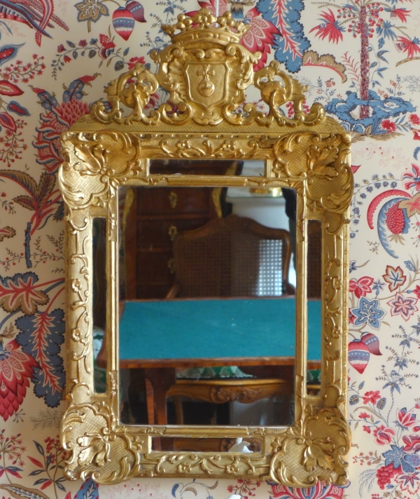 Miroir à pare-closes Régence en bois doré, armoiries et couronne de Marquis - XIXe siècle