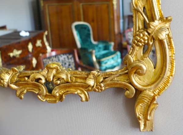 Miroir en bois doré, glace au mercure, travail Provencal d'époque Louis XV - Transition