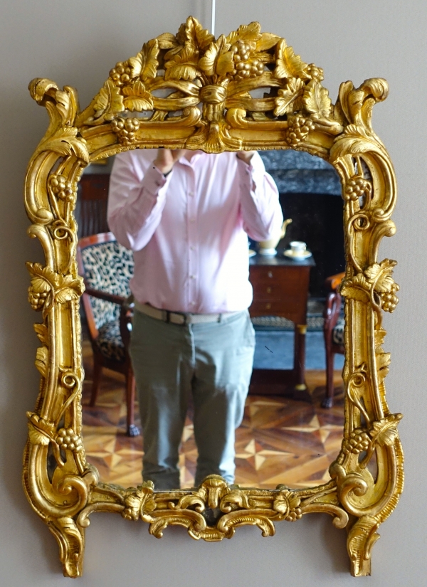 Miroir en bois doré, glace au mercure, travail Provencal d'époque Louis XV - Transition