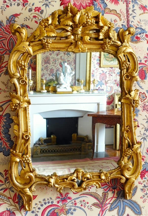 Miroir en bois doré, glace au mercure, travail Provencal d'époque Louis XV - Transition