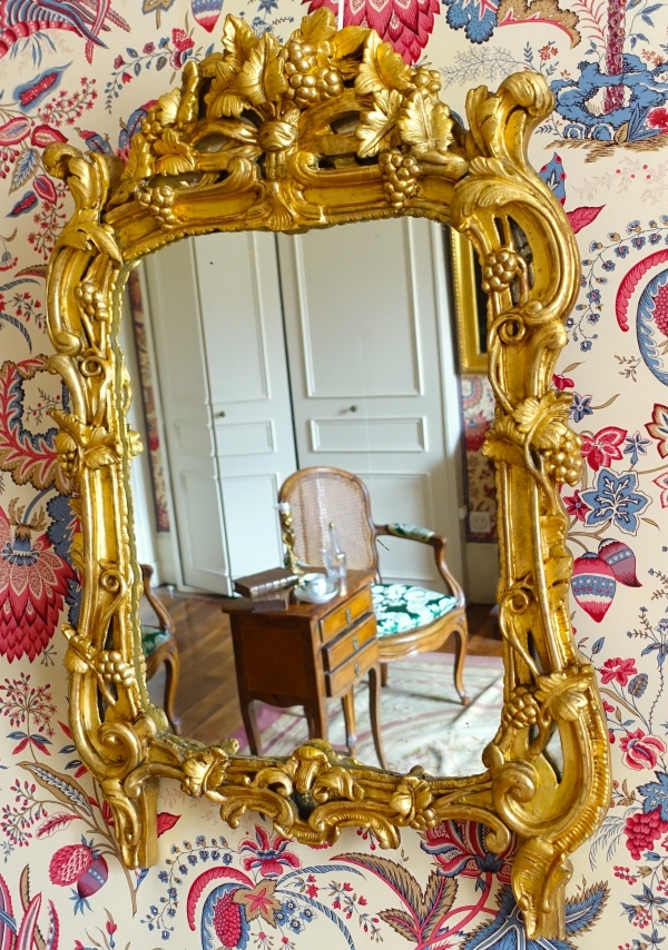 Miroir en bois doré, glace au mercure, travail Provencal d'époque Louis XV - Transition