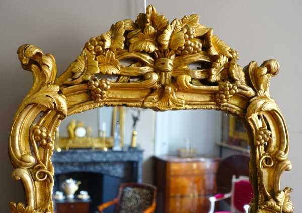 Miroir en bois doré, glace au mercure, travail Provencal d'époque Louis XV - Transition