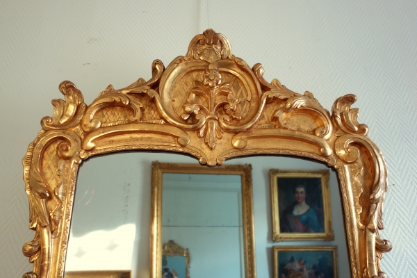 Miroir d'époque Louis XV en bois doré richement sculpté, travail provençal - 103cm x 73cm