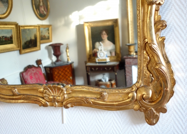 Miroir d'époque Louis XV en bois doré richement sculpté, travail provençal - 103cm x 73cm