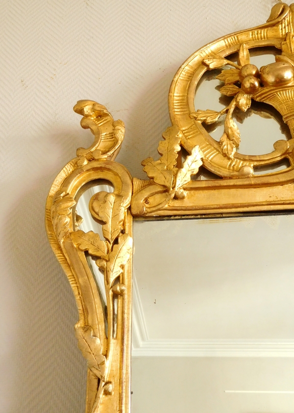 Grand miroir en bois doré, glace au mercure, travail provençal d'époque Louis XV - 138cm