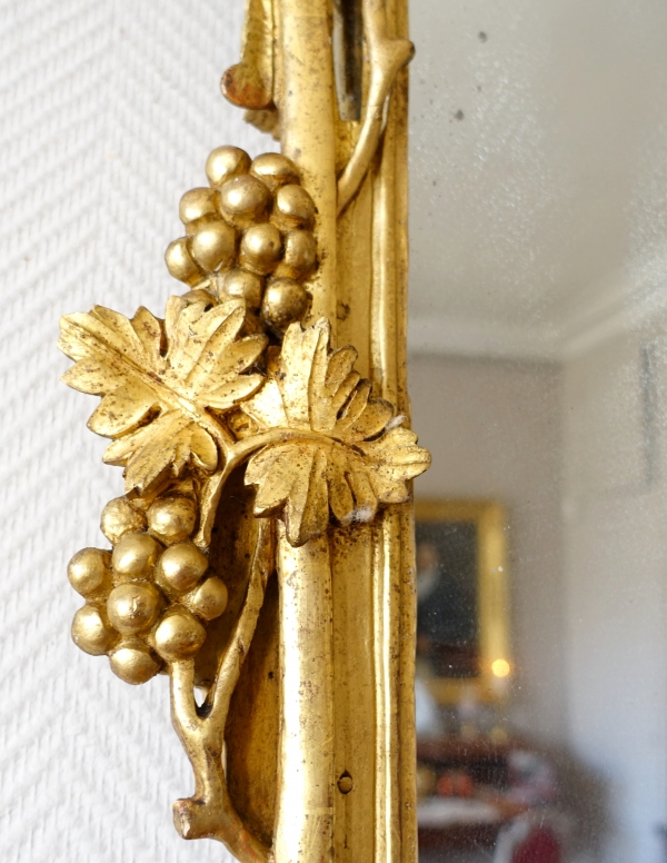 Grand miroir provençal d'époque Louis XV en bois doré richement sculpté, glace au mercure