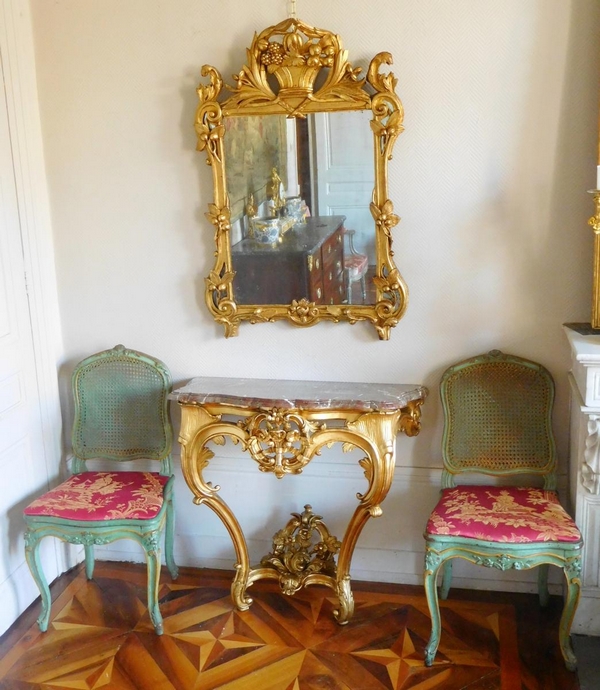 Miroir en bois doré, glace au mercure, travail provençal d'époque Louis XV