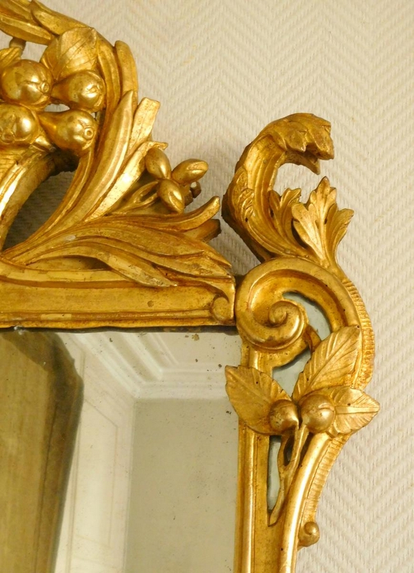 Miroir en bois doré, glace au mercure, travail provençal d'époque Louis XV