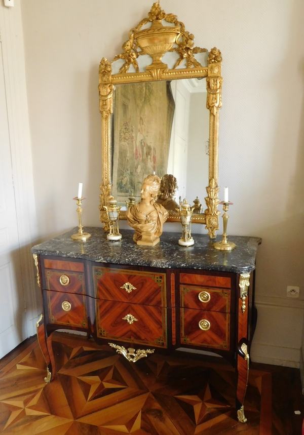 Grand miroir en bois doré, glace au mercure, travail provençal d'époque Louis XVI