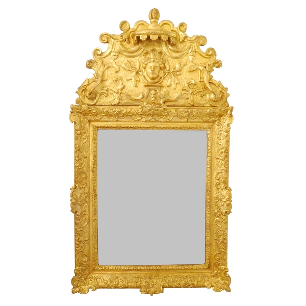 Miroir à fronton en bois doré d'époque Régence, masque d'Indienne, glace au mercure XVIIIe