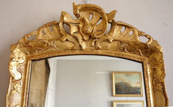 Miroir en bois doré d'époque Régence, glace au mercure - 95cm x 63,5cm