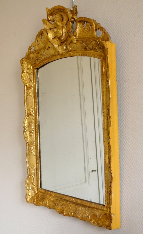 Miroir en bois doré d'époque Régence, glace au mercure - 95cm x 63,5cm