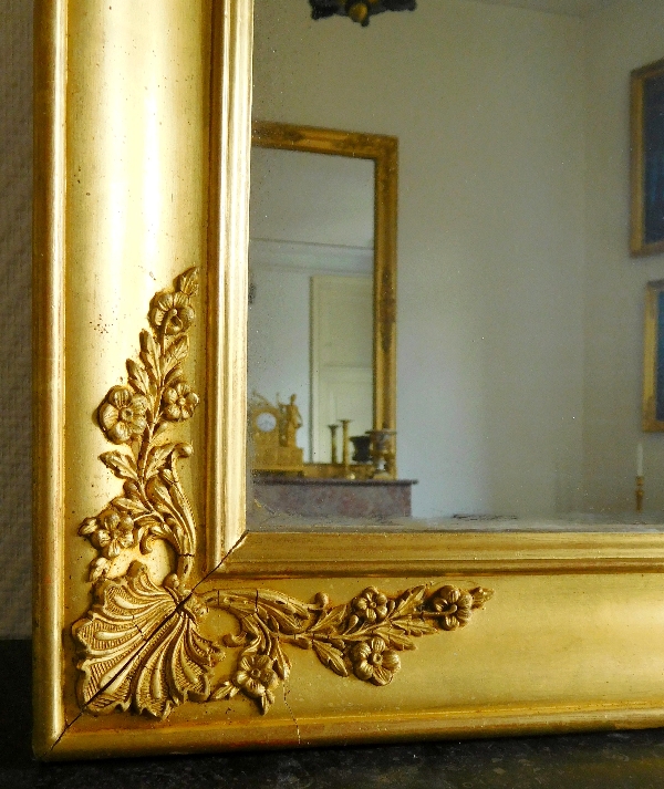 Miroir Empire aux mascarons, glace au mercure, cadre en bois doré à la feuille d'or - 71cm x 87cm