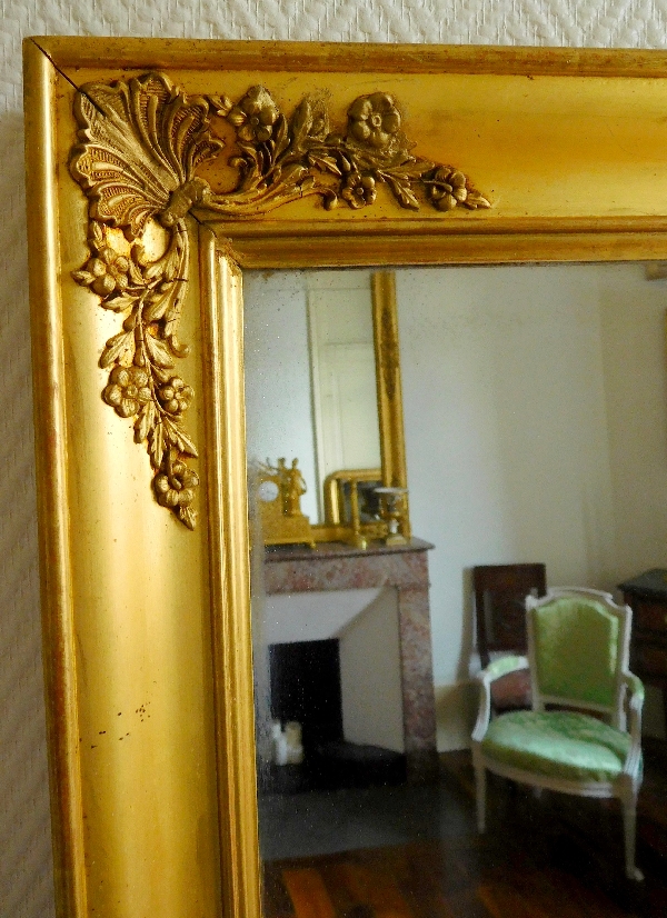 Miroir Empire aux mascarons, glace au mercure, cadre en bois doré à la feuille d'or - 71cm x 87cm