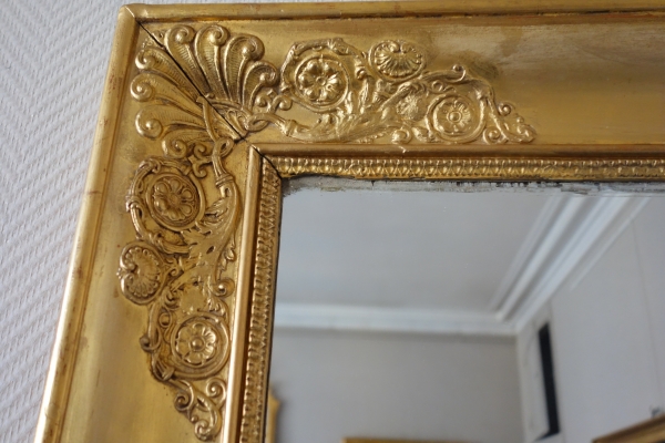 Miroir Empire de cheminée ou à suspendre d'époque Restauration en bois doré - 100cm x 127cm